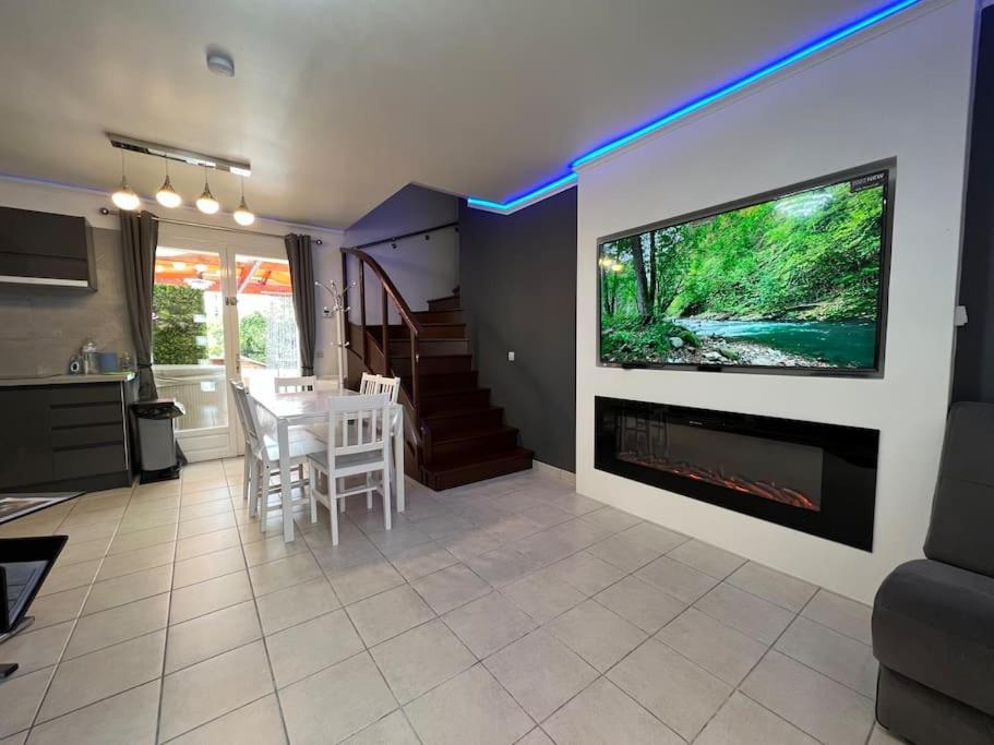 Kings Villa Near Disneyland Reserved Only For Family With Kids サン・ジェルマン・シュル・モラン エクステリア 写真