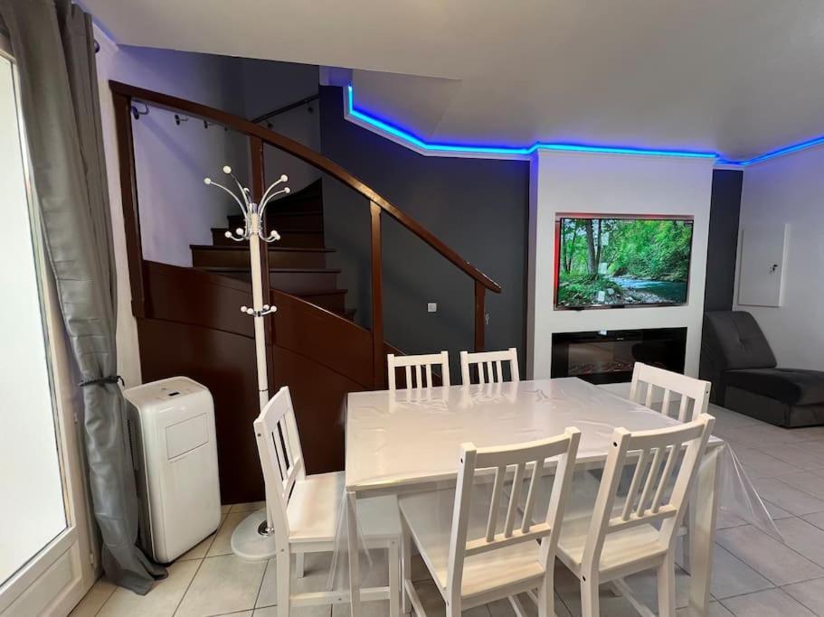 Kings Villa Near Disneyland Reserved Only For Family With Kids サン・ジェルマン・シュル・モラン エクステリア 写真